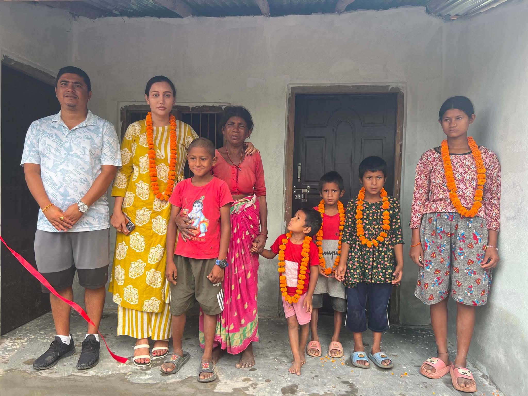असहाय मिजार बालबालिकाको घर बनाइदिए केसीले