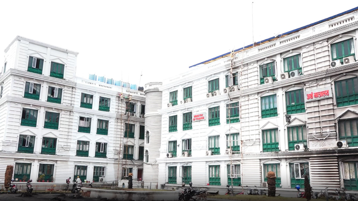 पुँजीगत खर्चमा भारी गिरावट, चालु खर्च बढ्यो