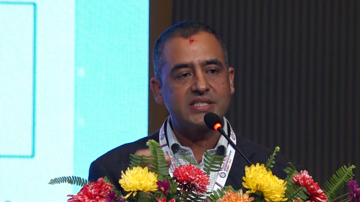 हेमराज ढकाल भन्छन्- ‘राजनीतिक दलजस्तै उद्योग खोल्ने प्रतिष्पर्धा गरौँ’