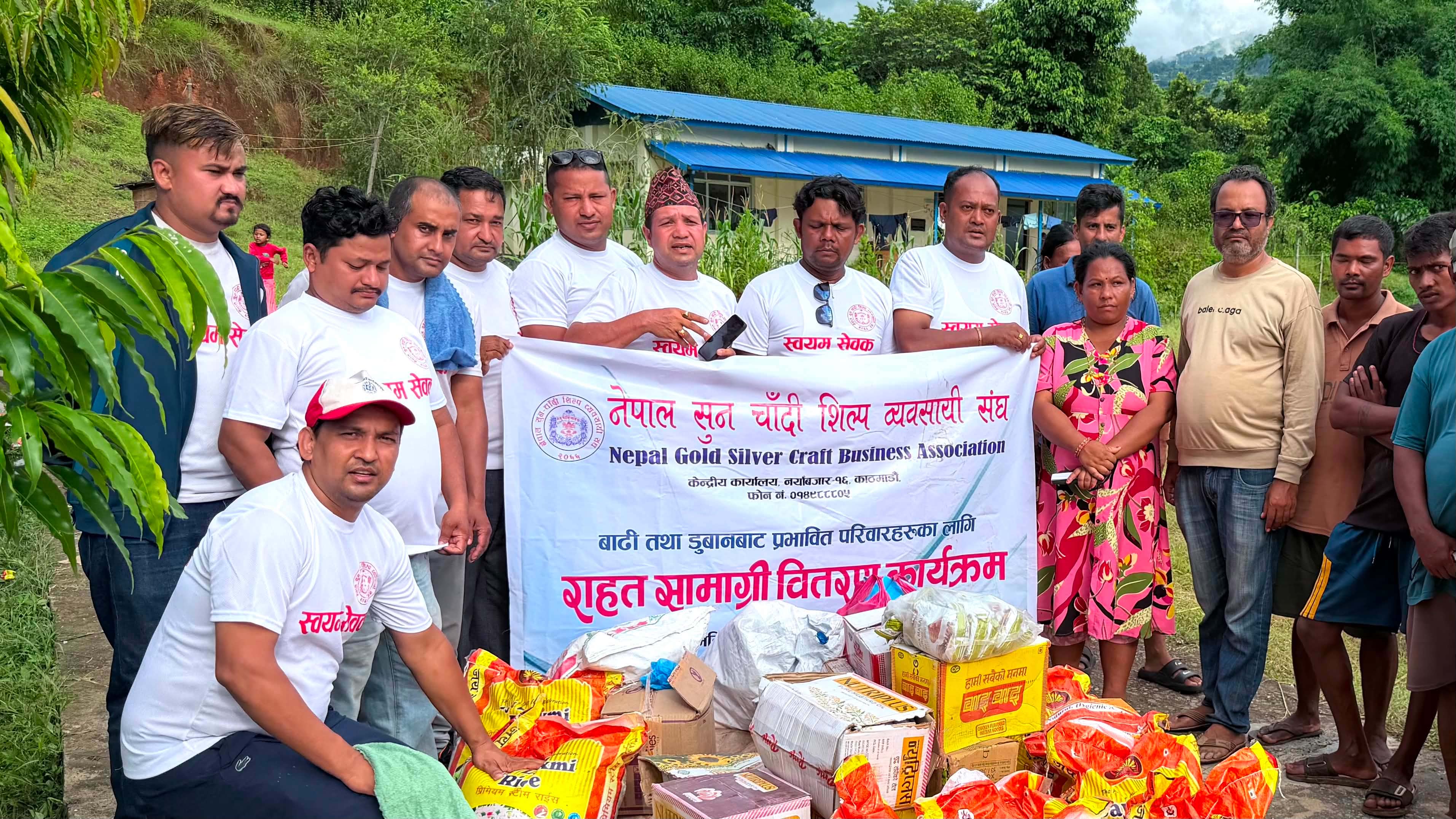 मानवीय सेवामा नेपाल सुनचाँदी शिल्प व्यवसायी संघ, बाढीपीडितलाई राहत वितरण