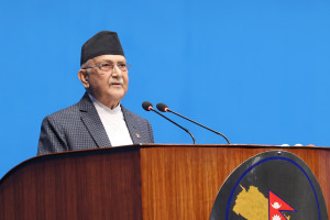 प्रचण्डलाई प्रधानमन्त्रीको कटाक्ष : ऐनामा आफ्नै अनुहार हेरेर अरुलाई गाली गर्ने  ?
