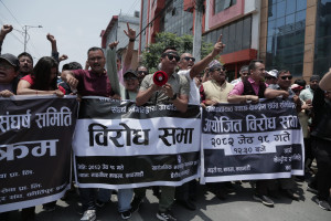 ‘राइड सेयरिङ’ सञ्चालन गर्ने गण्डकी सरकारको नियमावलीविरुद्ध यातायात व्यवसायी सडकमा