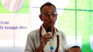 देशलाई दैनिक १८ घण्टा काम गर्ने प्रधानमन्त्री चाहिएको छ : काँग्रेस नेता आचार्य