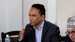 जनताले बैंकबाट पैसा लिएर लगानी गर्नका लागि राज्यले अवसर खोजिदिनुपर्छ : गभर्नर