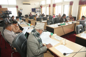 सरकारलाई सांसदहरूको प्रश्न- समयमै निर्वाचन हुन्छ कि हुँदैन ?