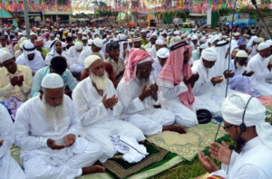 वीरगञ्जका मुस्लिम समुदायले बकर इद पर्व मनाउँदै