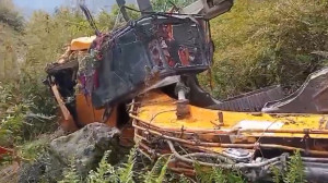 सडक निर्माणका क्रममा स्काभेटर दुर्घटना