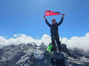 नेपाली पर्वतारोही पाण्डेले गरे इण्डोनेसियाली हिमालको सफल आरोहण 