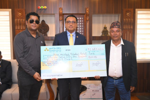 उद्यमी विष्णुप्रसाद पुडासैनीद्वारा बाढी पीडितका लागि ५१ लाख ५१ हजार १११ सहयोग