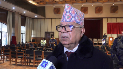 माधव नेपालको प्रश्न- '०८७ सम्म ओलीलाई सरकारमा टिकाइदिनुपर्ने ?'