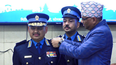 दर्ज्यानी चिन्ह ग्रहण गर्दै आइजिपी थापाले भने- 'पहुँचको हैन पद्धतिको थिति बसाल्ने छु'