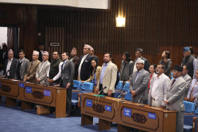 कुलमान हटाएपछि विपक्षीले गरेर संसद अवरोध, बैठक आधा घण्टा स्थगित