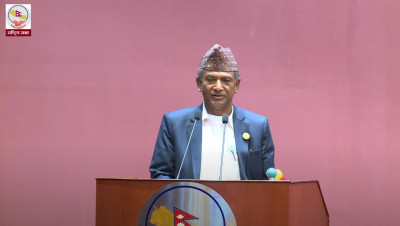 'अदालत गन्हाइरहेको छ, सरकार भ्रष्टाचारमा चुर्लुम्म डुबेको छ'