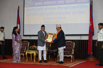 पूर्वराजदूत पदम सुन्दासलाई कर्मयोगी बद्री पहाडी समाजसेवा पुरस्कार