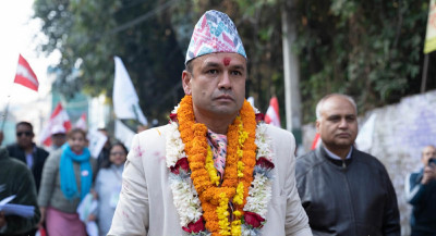 कात्यानी मन्दिरमा पूजा गरी आमाको हातबाट टीका लगाएर प्रवल थापाको घरदैलो अभियान सुरु