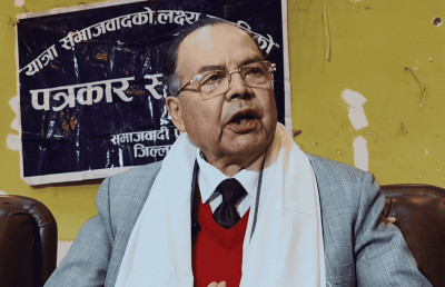 सरकार संकटका पोका बोकेर हिडेको छः झलनाथ खनाल 