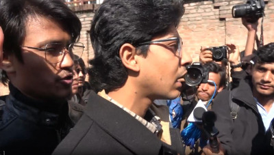 प्रधानमन्त्रीले समय नदिएको भन्दै सिंहदरबार गेटमा जेन–जी समूहको प्रदर्शन