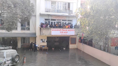 मेलम्चीको पानीले यसरी जलमग्न  भयो  बबरमहल (तस्वीर)