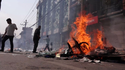 कर्फ्यु आदेशपछि पनि आगजनी जारी, एमाले कार्यालयतर्फ सोझियो हूल