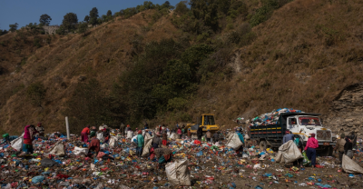 बञ्चरेडाँडामा फोहोर : राज्यसत्ताकै दमले बारम्बार पिल्सिँदै स्थानीय