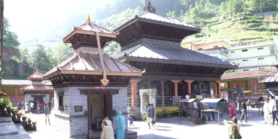 डोलेश्वर महादेवको मन्दिरमा भब्य मेला, श्रावण महिनाभरी लाग्ने !