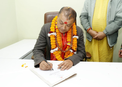 पार्टी र मुलुक हाँक्ने अभिभारा बोकेका गगन : अवसर र चुनौती