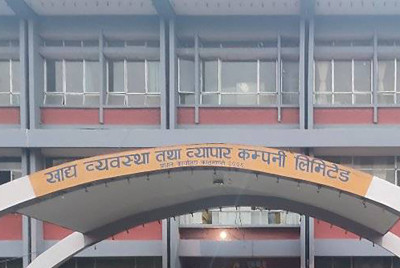 खाद्य गोदामबाट हजारौँ क्वीन्टल चामल र चिनी लुटपाट