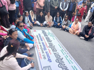 १५ दिनदेखि शिक्षकहरु सडकमा, कक्षा १२ को परीक्षासमेत बहिष्कार गर्ने चेतावनी 