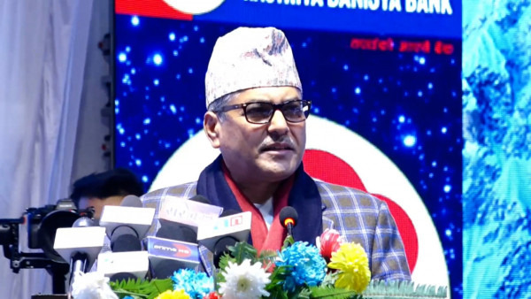 बैंक तथा वित्तीय संस्था बलियो बनाउँछौँ, भ्रम पछि नलाग्नुस् : गभर्नर