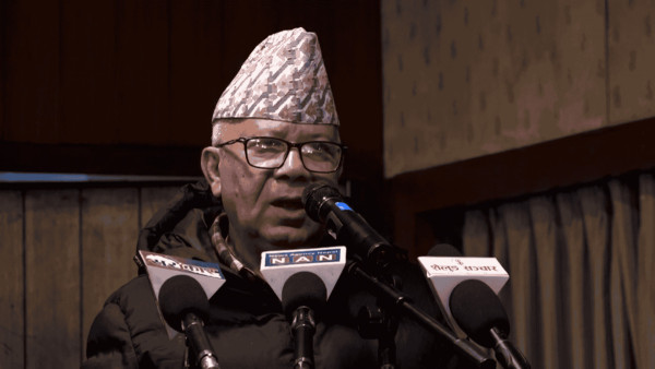 प्रधानमन्त्री ओली संविधान र विधि मिच्नमा ‘उस्ताद’ हुन् : माधव नेपाल