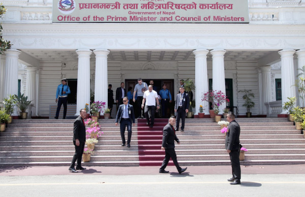 ब्राजिलियन फुटबलर कार्लोसले भेटे प्रधानमन्त्री ओलीलाई