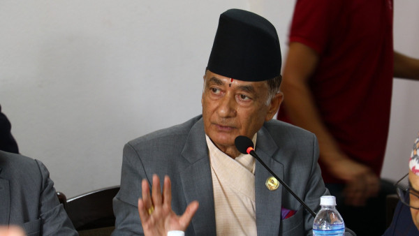 व्यवसायीको सटर बन्द गराएर आर्थिक समृद्धि हुन सक्दैन : सांसद कार्की