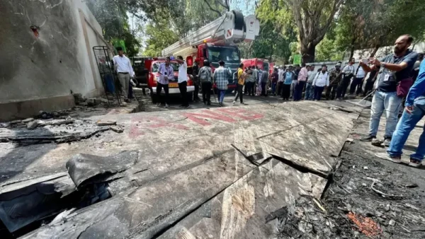 अहमदावादमा एयर इन्डियाको विमान बस्तीमै खस्यो