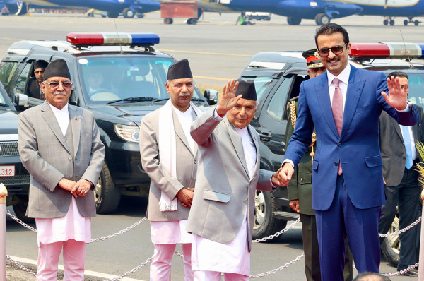 भ्रमण सकेर स्वदेश फर्किए कतारका राजा