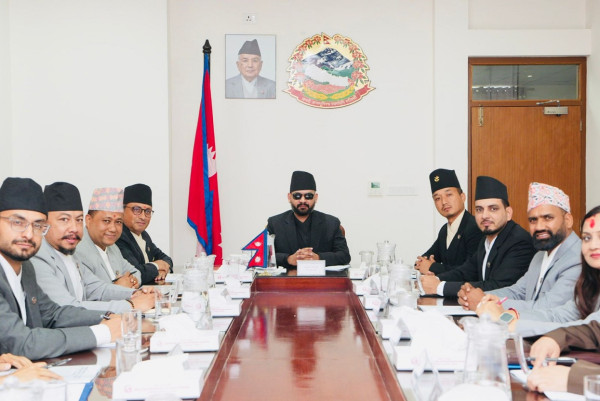 मन्त्रिपरिषद्को पहिलो बैठक : जाँचबुझ आयोगको प्रतिवेदन कार्यान्वयन गर्ने निर्णय