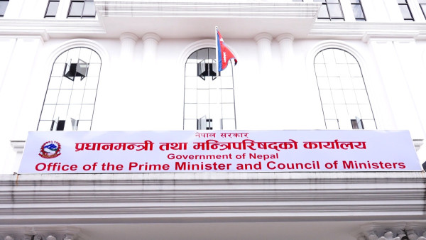 प्रधानमन्त्री कार्कीसँग निर्वाचन आयुक्तहरूले गरे छलफल