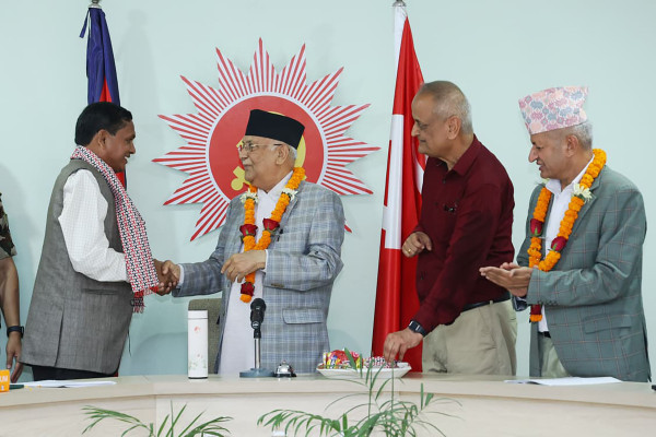 आजपाका वरिष्ठ उपाध्यक्ष उपेन्द्रसहितका नेता एमालेमा प्रवेश