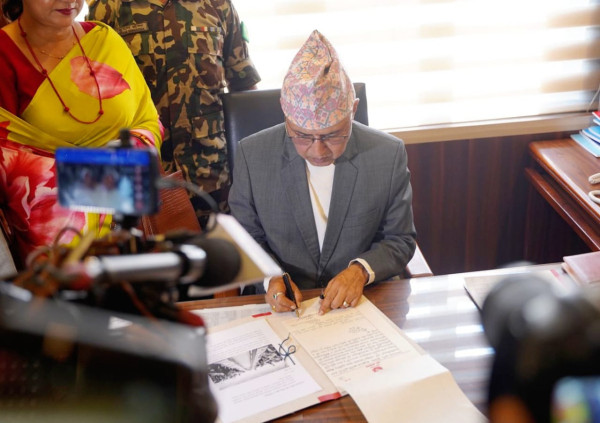 आयोजना कटौती गरी रु १ खर्ब स्रोत जुटाउन सकिन्छ : अर्थमन्त्री खनाल