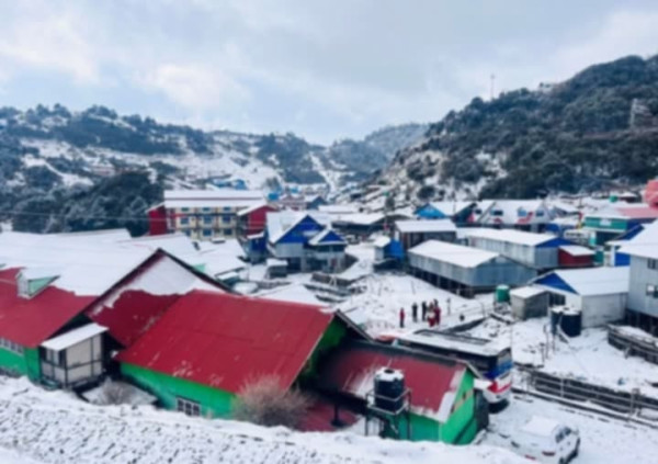दोलखाको कालिन्चोक र सैलुङ्गमा यस वर्षकै ठूलो हिमपात, पर्यटक र होटल व्यवसायी उत्साहित
