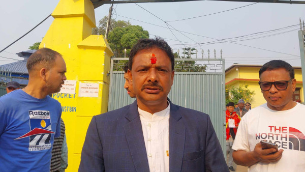 इलाम २ उपनिर्वाचन : काँग्रेसका उम्मेदवार डम्बर खड्काले गरे मतदान