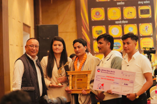 जिल्ला भलिबल संघ म्याग्दी र राष्ट्रिय भलिबल टिमकी कप्तान शाही सम्मानित