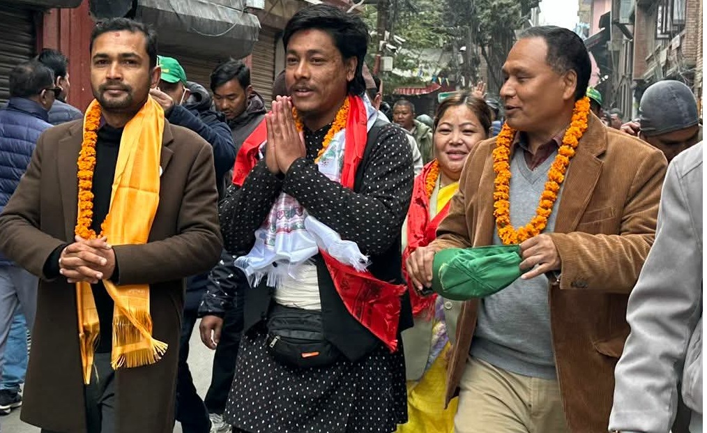 काठमाडौं - ८ का उम्मेद्वार खड्गीलाई मत माग्न कुलमान वसन्तपुरमा