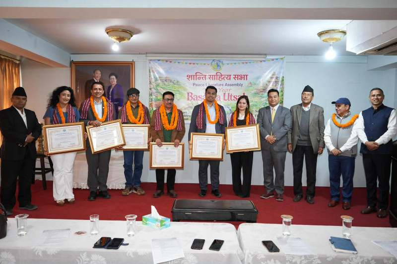 'वसन्त उत्सव'मा विभिन्न व्यक्तित्व सम्मानित