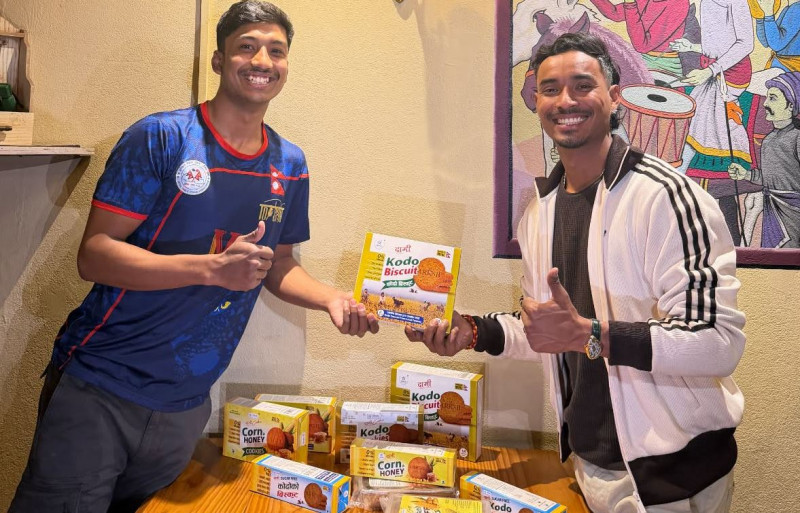 रविन्द्रको साथमा आर्क्स फुड र सोमपाल कामी