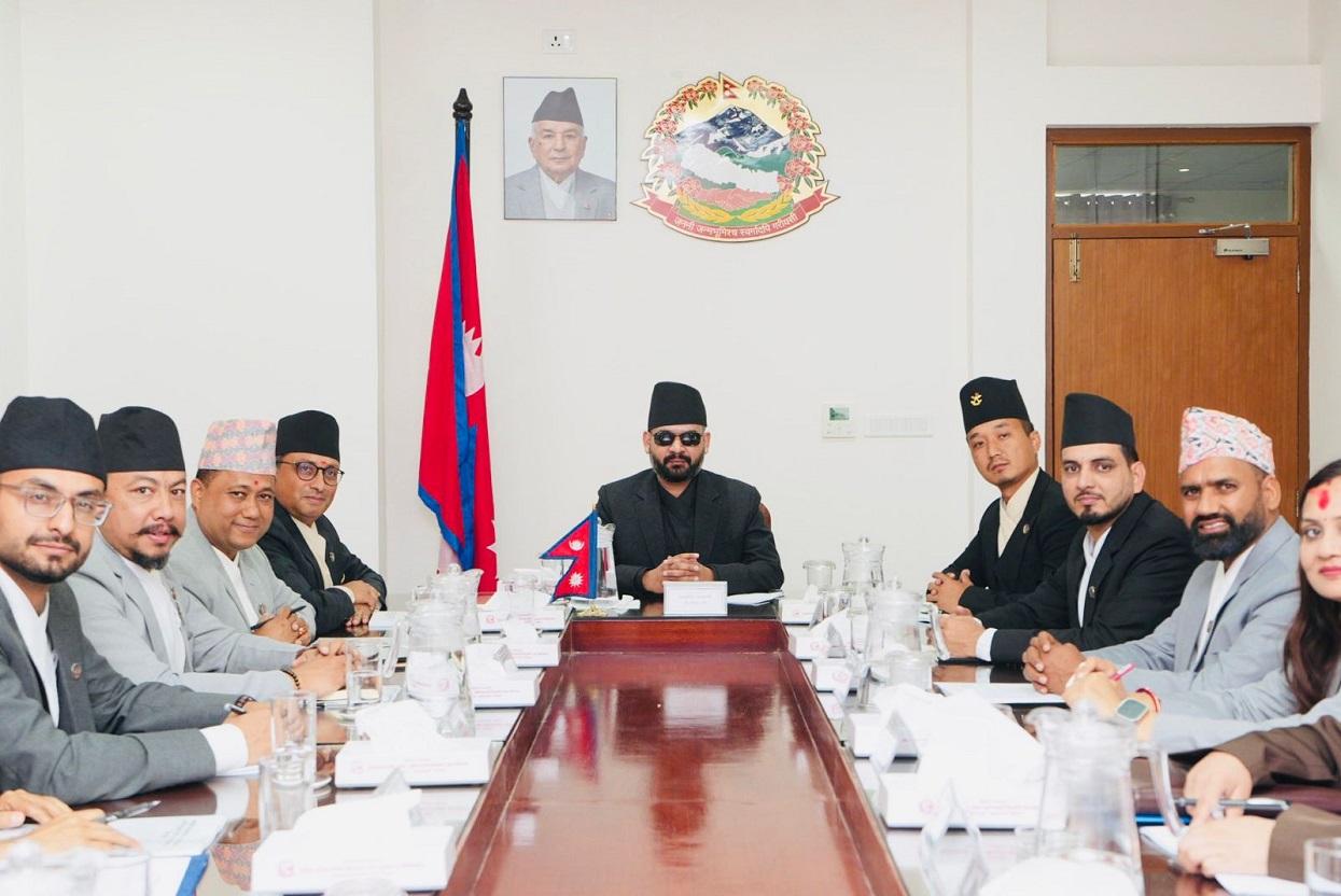 मन्त्रिपरिषद्को पहिलो बैठक : जाँचबुझ आयोगको प्रतिवेदन कार्यान्वयन गर्ने निर्णय