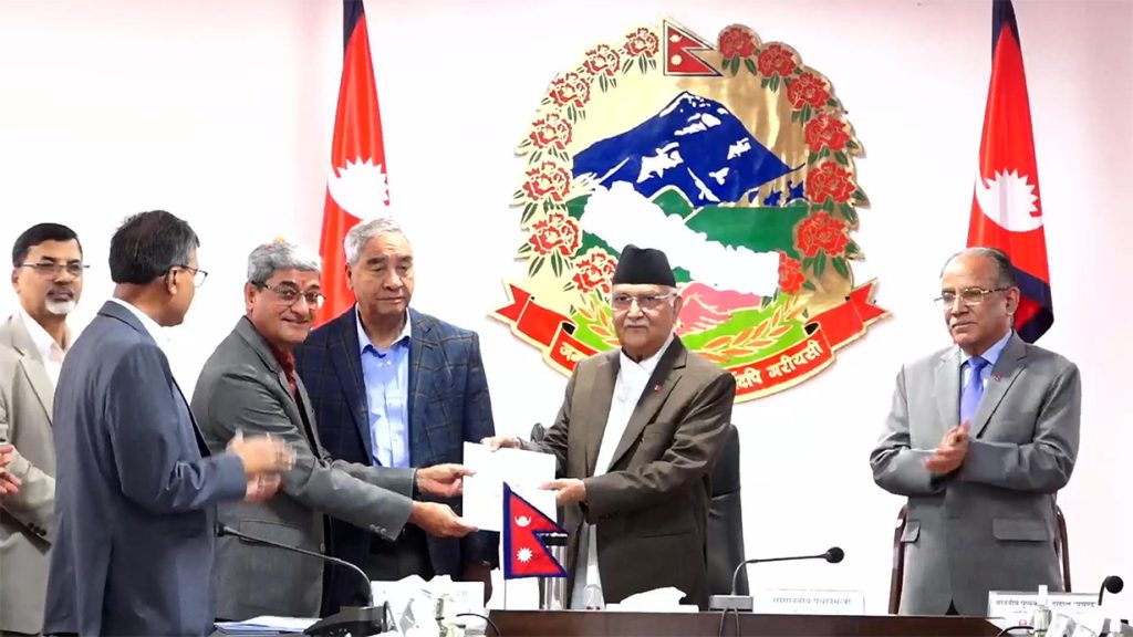 शीर्ष नेतालाई बुझाइयो सङ्क्रमणकालीन न्यायसम्बन्धी विधेयकको प्रतिवेदन