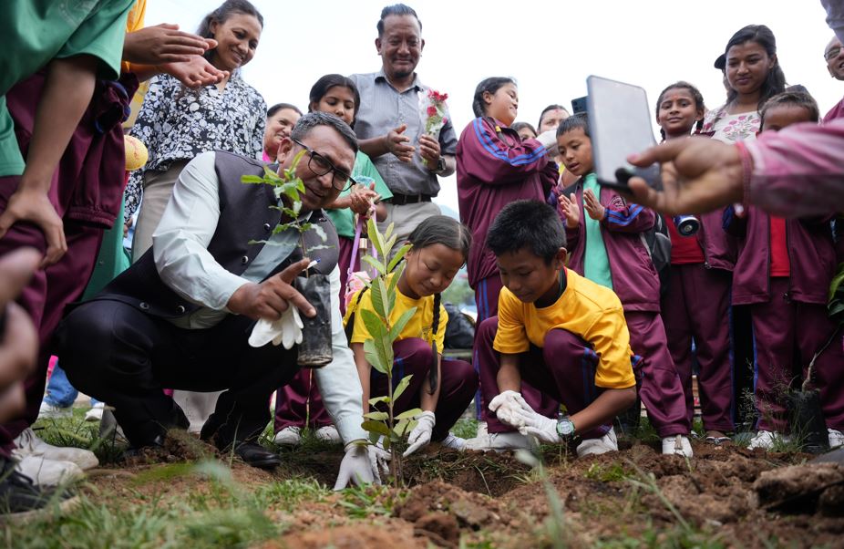 वर्ल्ड भिजनको नेतृत्वमा १७ जिल्लामा बृहत् वृक्षारोपण अभियान सम्पन्न