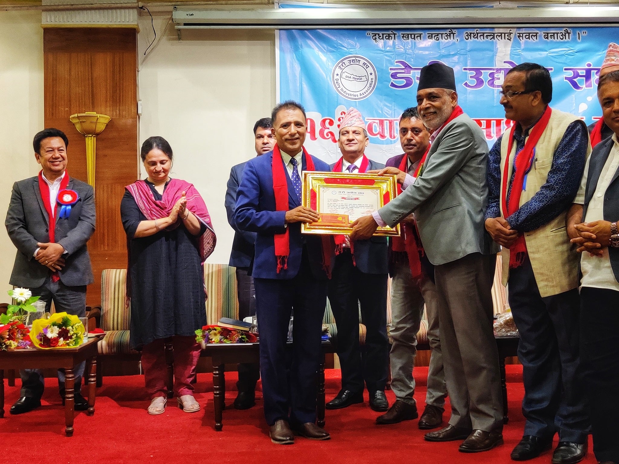 न्यूज २४ कर्मी नवराज चालिसे कृषि पत्रकारिता पुरस्कारबाट पुरस्कृत
