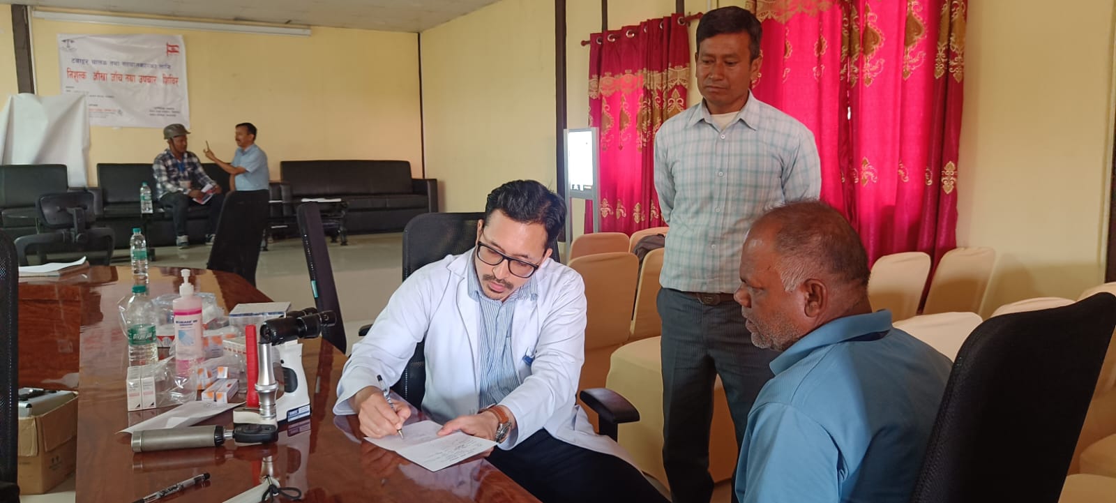 नेपाल आँखा अस्पताल र पेट्रोलियम ट्यांकर चालक संघद्वारा आँखा शिविरको आयोजना