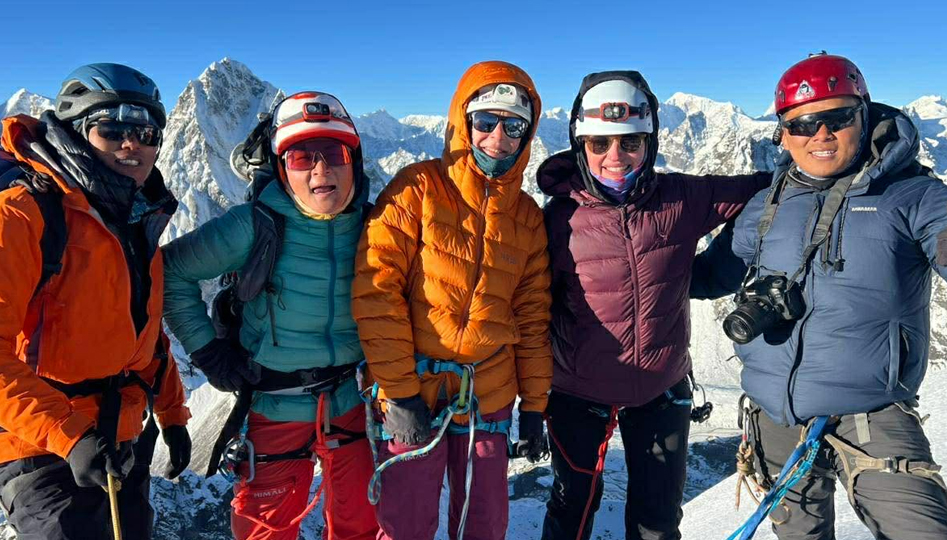 फिन्जो लामाको नेतृत्वमा लबुचे पिक सफल आरोहण